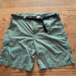 Columbia Men's Battle Ridge II Omni-Shade Green Shorts Size 42W